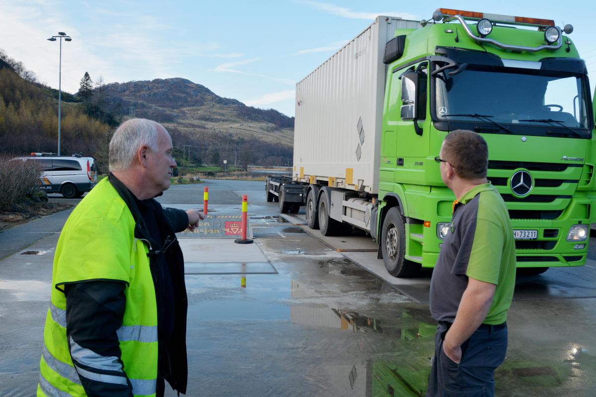 13 dekkgebyr på fire timer
