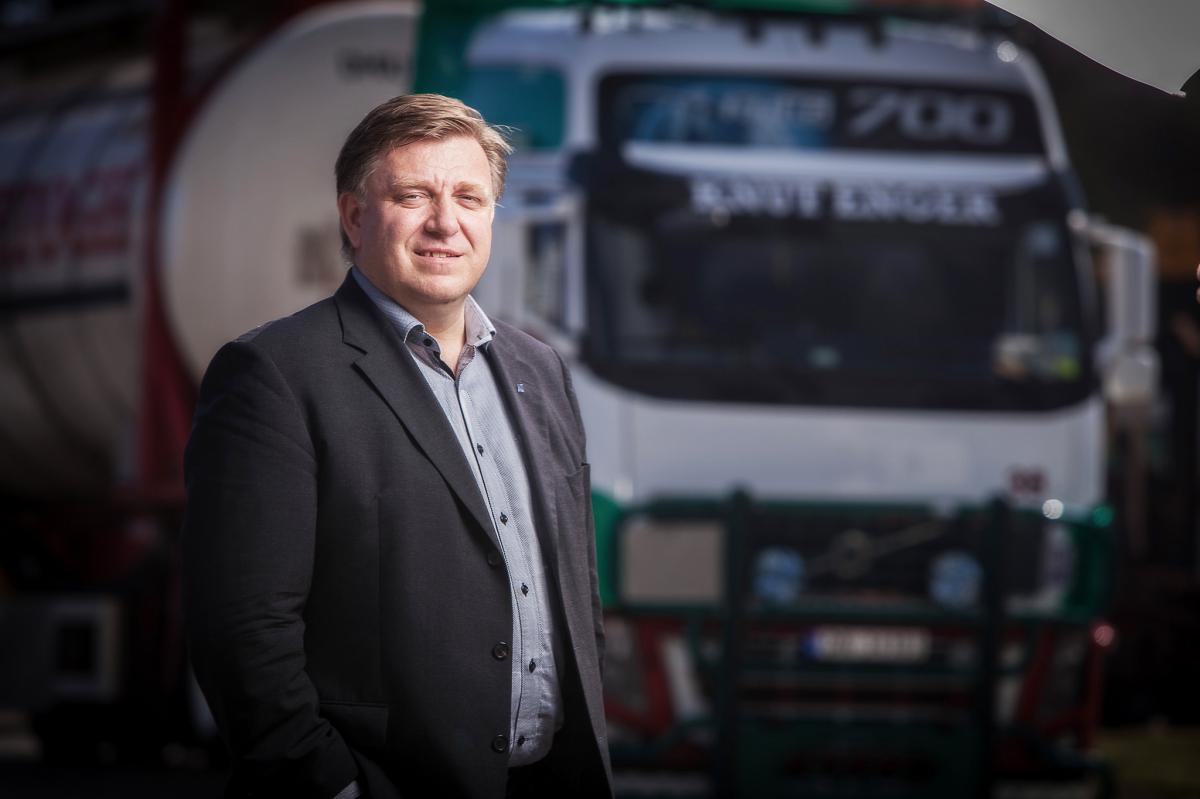 To års midlertidig ansettelse