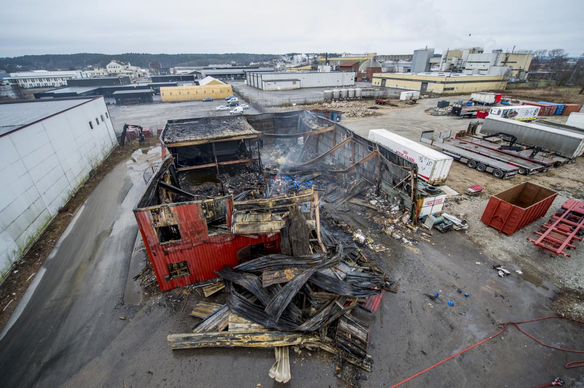 Kontorbygg ødelagt i brann