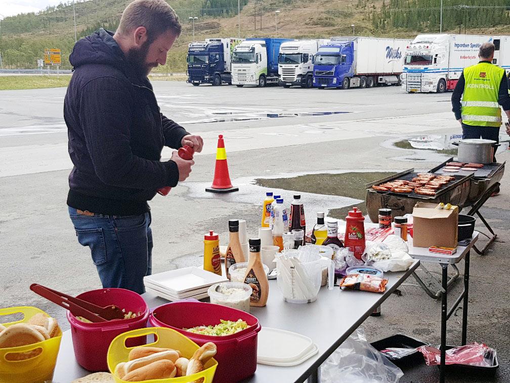 Fikk grillmat og sjokolade i stedet for kontroll