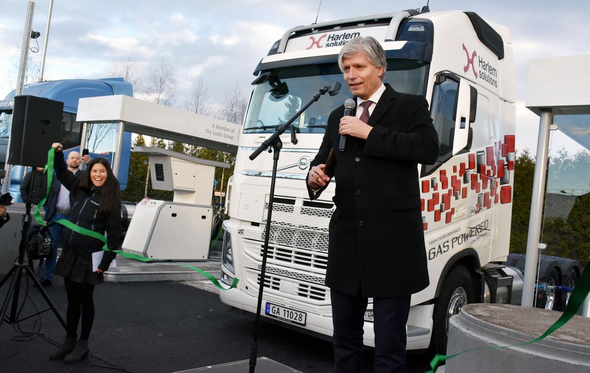 Fra toalettskåla til lastebilen: Nå kan du fylle flytende biogass i Oslo