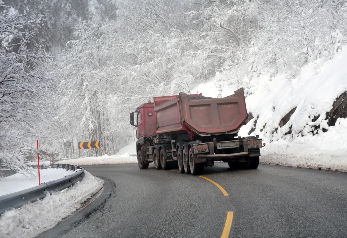 Vegene har blitt bedre, men fylkesvegene henger etter
