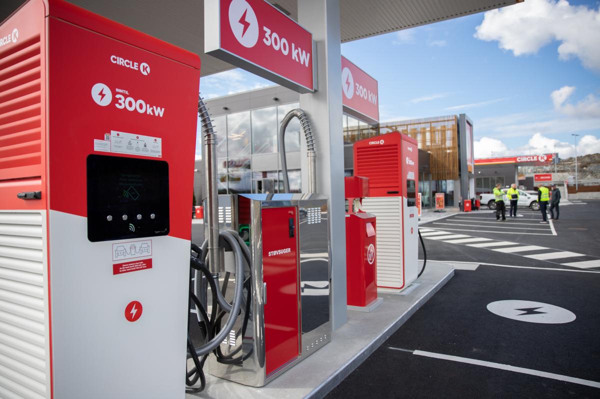 CircleK åpner nytt flaggskip for lading og energisparing på Kongsberg