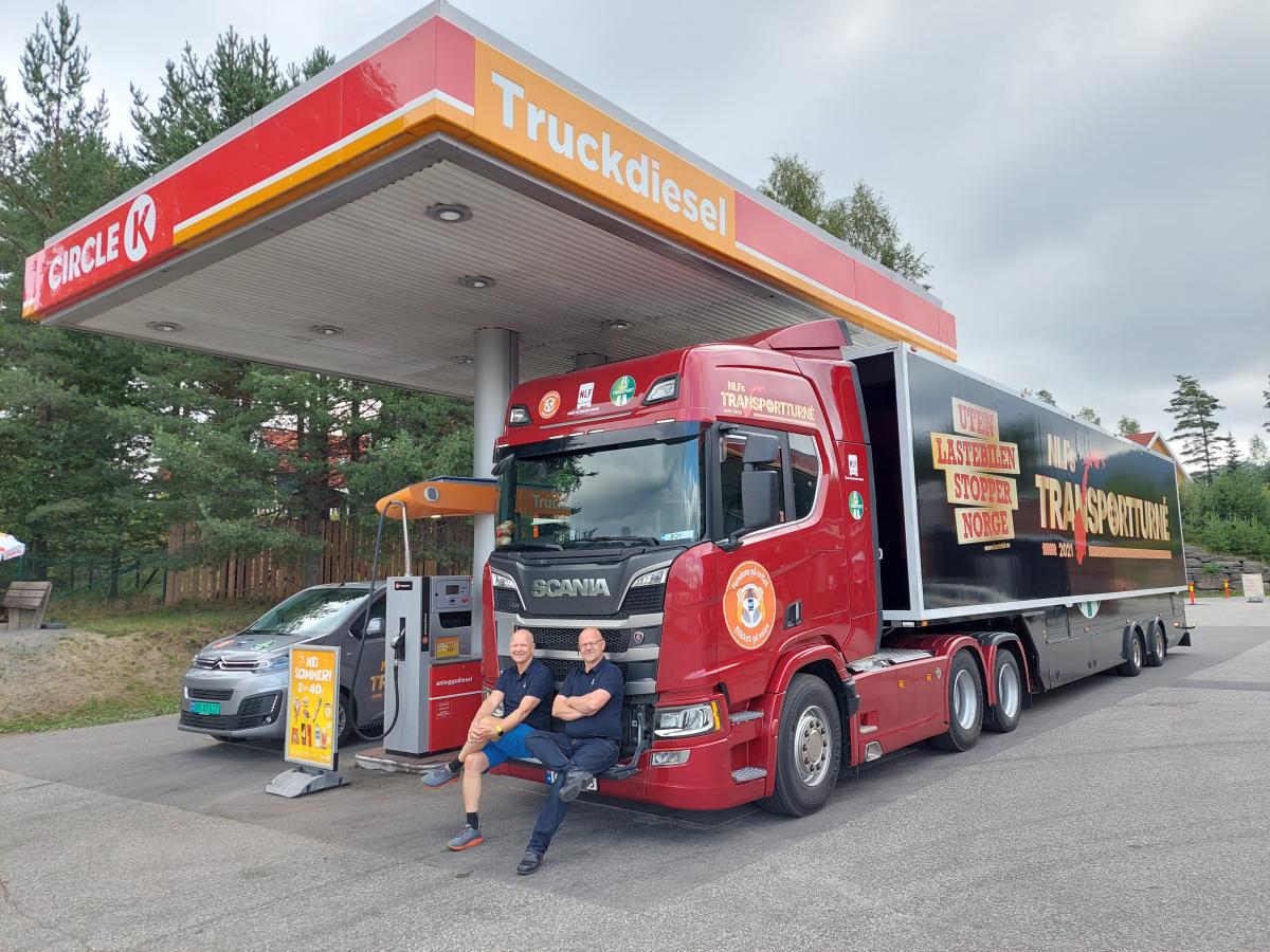 NLFs tranportturné er på vei til Gol