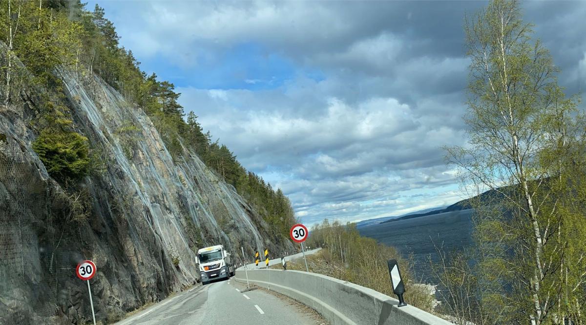 Stenger søndag: Fylkesveg 33 må rotfylles