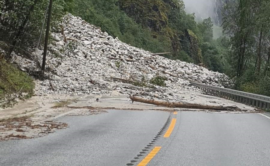 Hadde blikket på fjellsiden da det raste