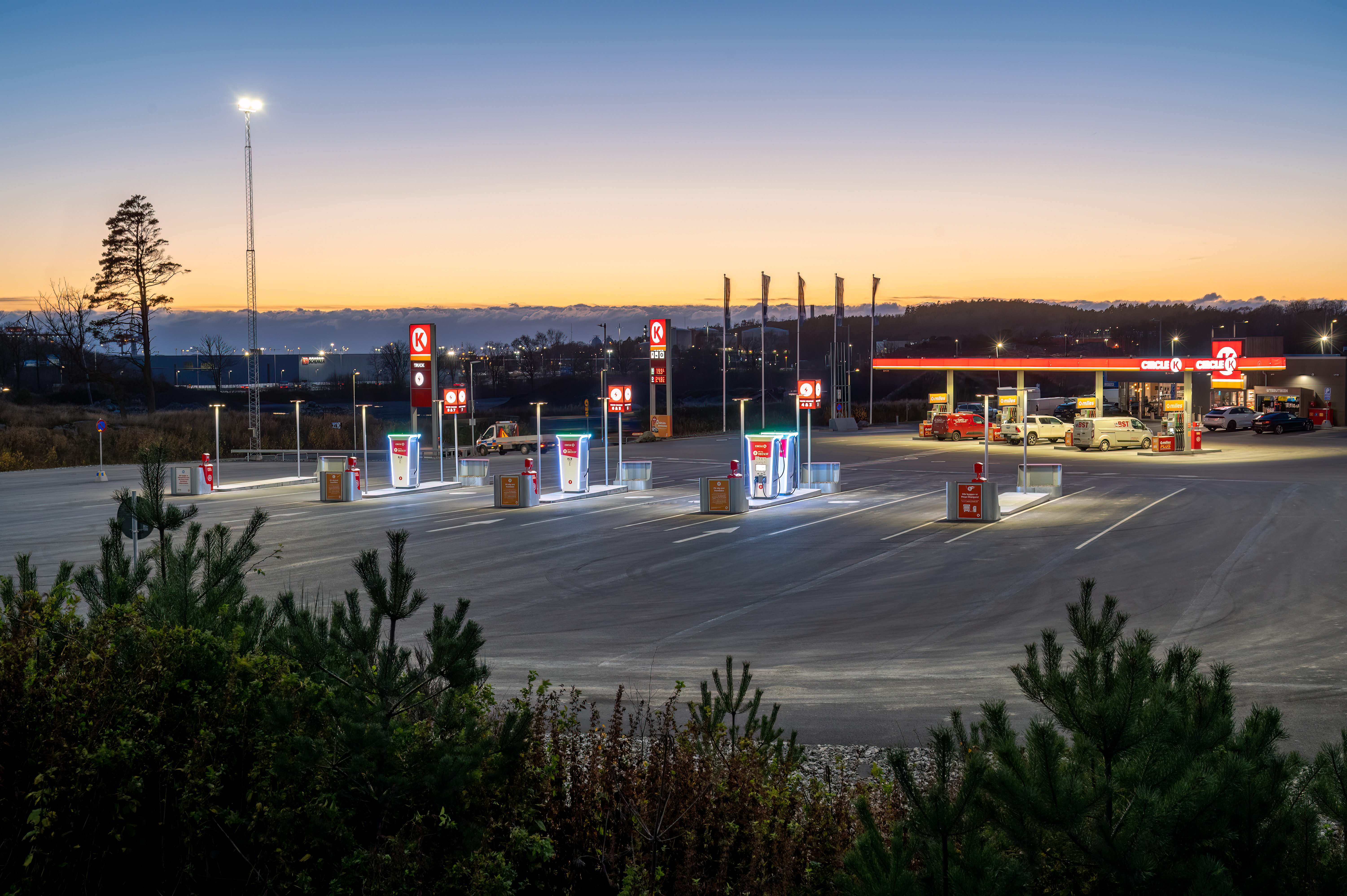 Nå kommer det 25 nye ladestasjoner for tungbil 