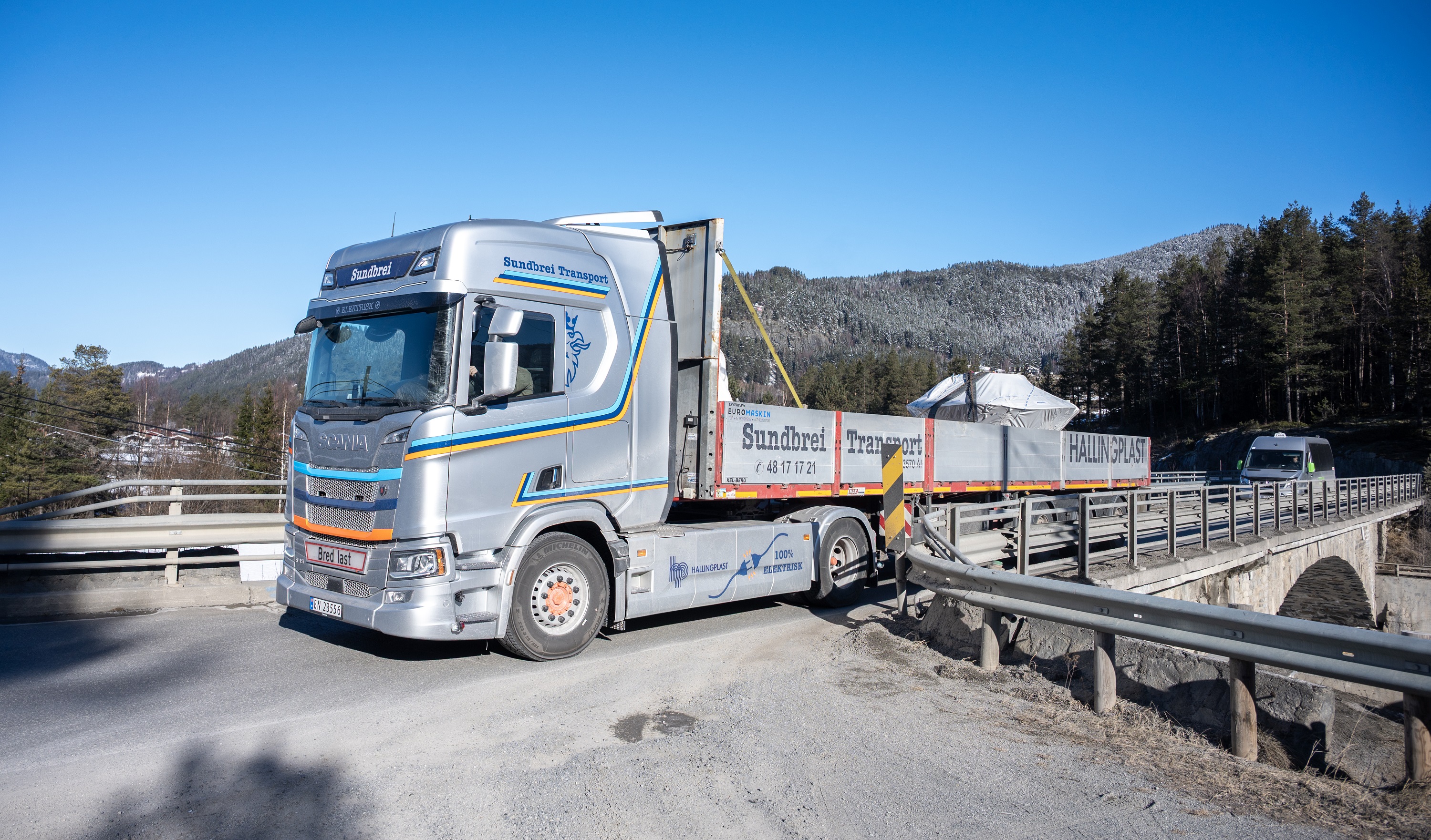 El-lastebil på tungt oppdrag: Fra Finland til Valdres med 37 tonn last  