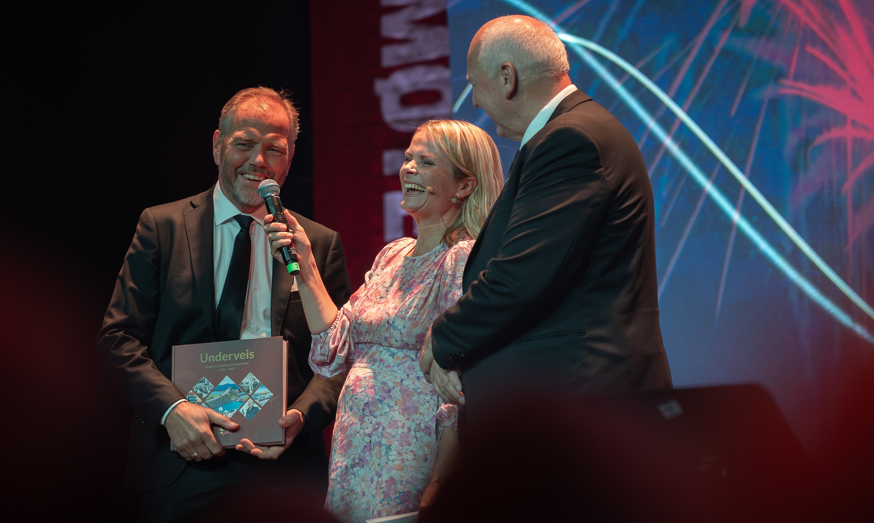 NLFs jubileumsbok på vei hjem til alle medlemmer 