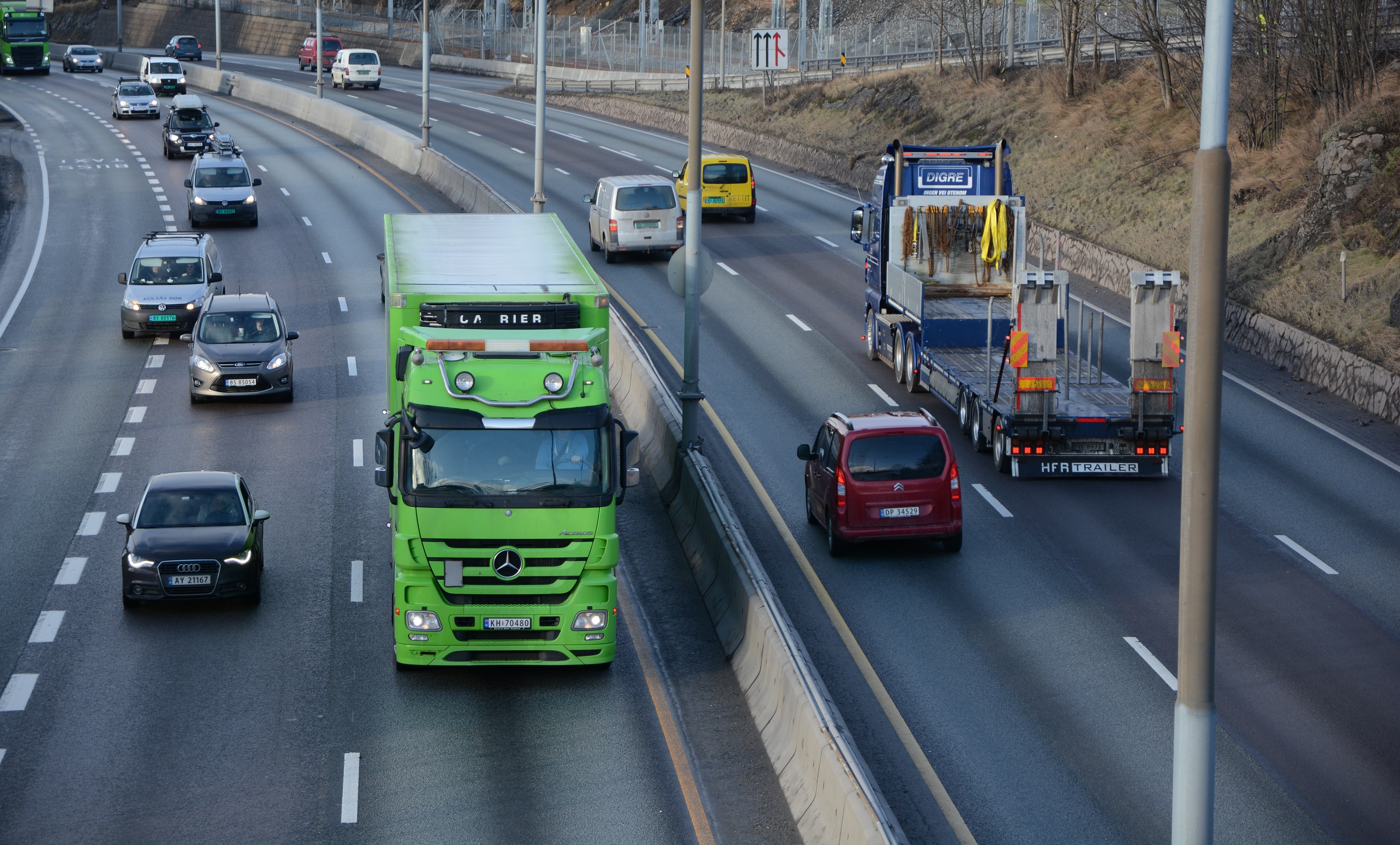 Punktering på E18? Slik søker du erstatning 