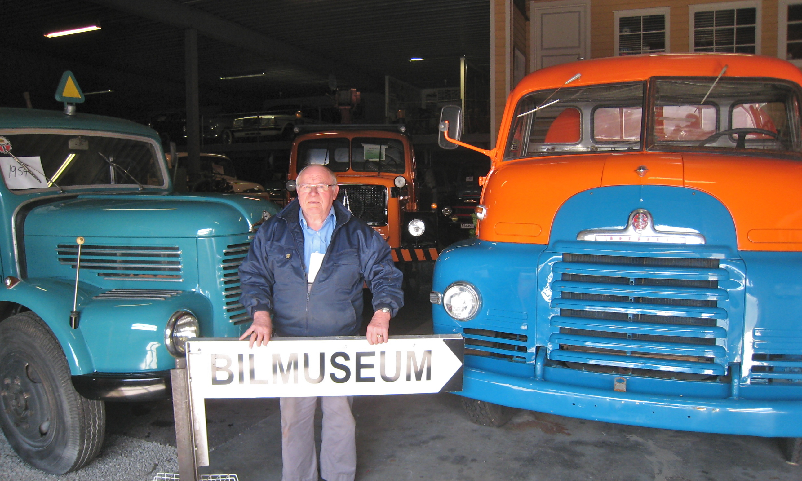 Wee-familien selger en av Europas største veteranbilsamlinger