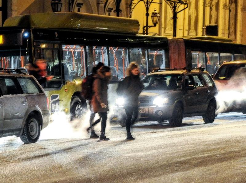 Ni mennesker omkom i trafikken i desember, og fem av ni var fotgjengerulykker.