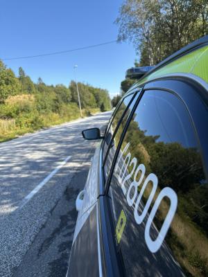 Politiet maner til å følge med på skiltene