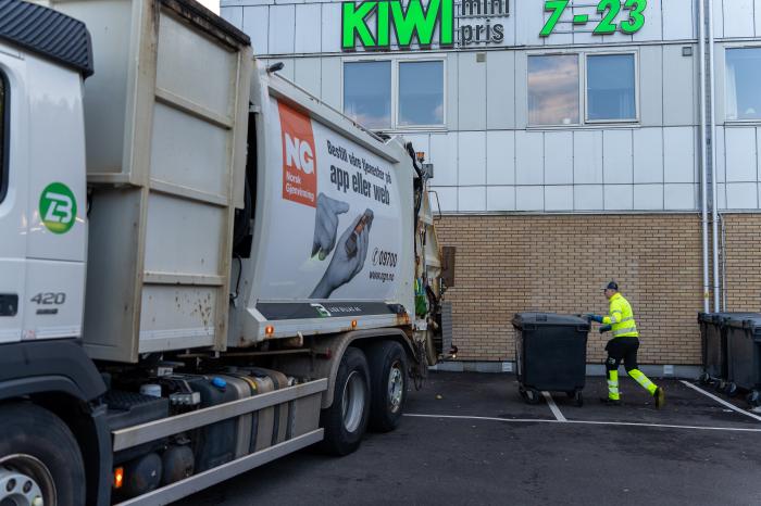 Papp hentes hos en av kundene. Foto: Jan Egil Sandstad