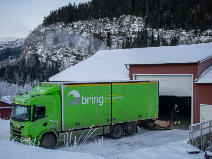 KJETTINGFØRE: Kjettinger leveres på en gård på Vinje. Foto: Jan Egil Sandstad