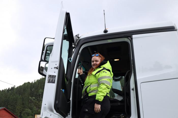 TRIVES: – Det å kjøre rundt på Vestlandet byr på verdens beste kontorlandskap, mener Mari Bakketun