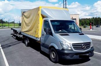 Denne bilen manglet løyve for godstransport. Samme firma er stoppet flere ganger tidligere. Dermed ble det både kjøreforbud og anmeldelse. Foto: Statens vegvesen.