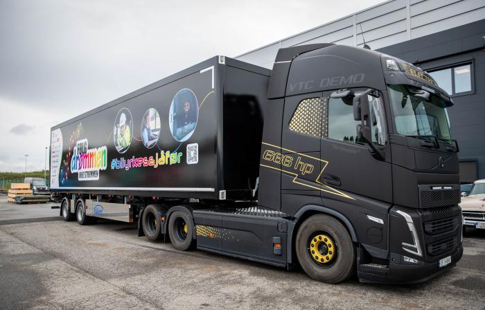 KLAR,FERDIG, KJØR!: Mandag går startskuddet for årets Følg drømmen ikke strømmen-turné i Kirkenes.  Foto: Andé Kjernsli