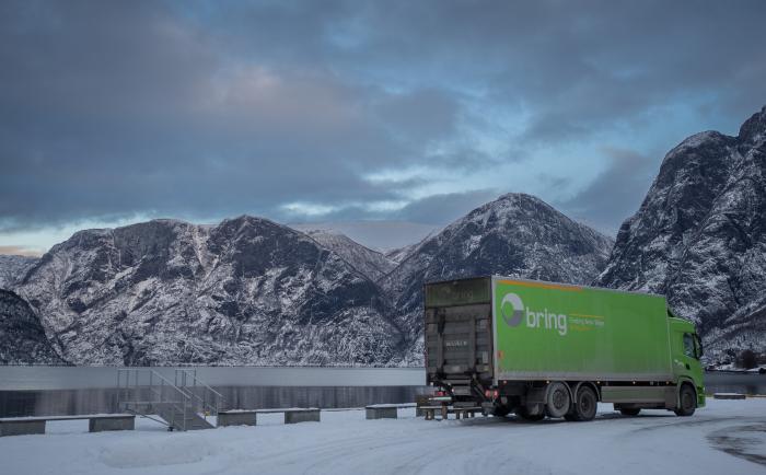 PUST I BAKKEN: Pause i storslåtte Aurland – kjøre- og hviletiden må passes. Foto: Jan Egil Sandstad