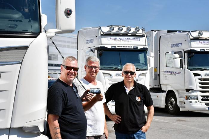 For de ansatte i Miniekspress AS er alkolås nå en fast del av hverdagen. Dette fordi kundene i stadig økende grad etterspør slike løsninger. Fra venstre: Kjell Abrahamsen, Reidulf Karlsen og Ulf Sandstrøm. Foto: Stein Inge Stølen