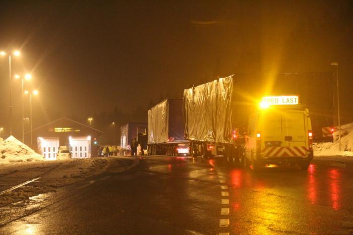 Hektisk virksomhet på Taraldrud torsdag kveld. Foto: Transportmagasinet