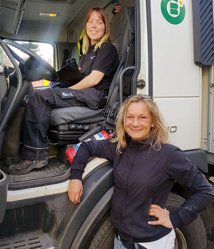 Ida er godt i gang med å rekruttere flere jenter til både  bedriften og næringen. Her sammen med sjåfør Monica Sandmo. Foto: Privat