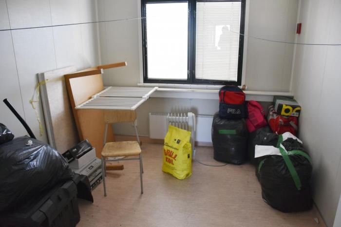 Slik ser det ut i ett av to «hvilerom» som Bring Trucking-sjåførene disponerer ved et anlegg i Sverige. Foto: Stein Inge Stølen