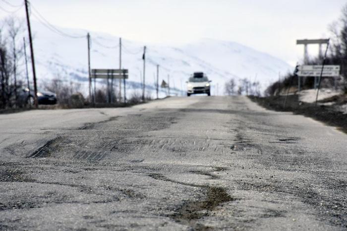 Riks- og fylkesveinettet er i fritt forfall. NLF foreslår konkrete tiltak, blant annet opprettelse av et eget selskap etter modell fra Nye Veier AS. Foto: Stein Inge Stølen