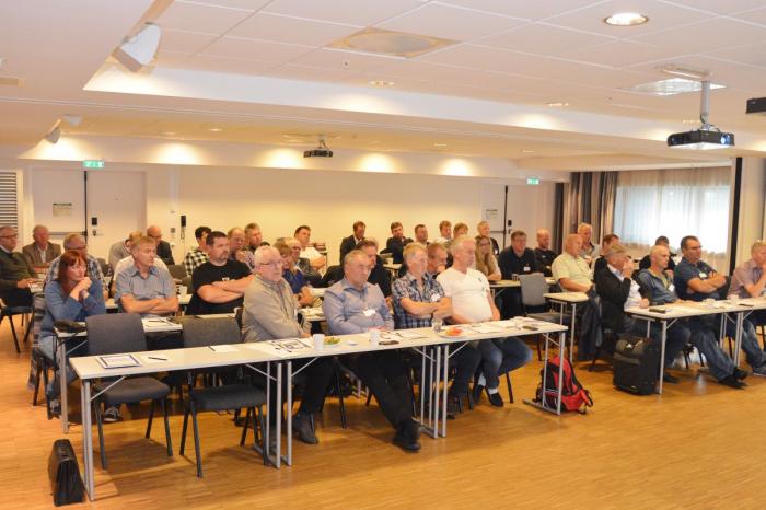 SMART: Nærmere 50 NLF-medlemmer sørger for faglig påfyll slik at de blir litt smartere enn dem som går glipp av seminaret.