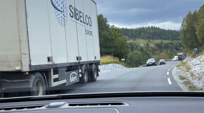 E6 forbi Trofors har lenge vært en ulykkesbelastet flaskehals med smal vegbane og mange svinger. Foto: Statens vegvesen