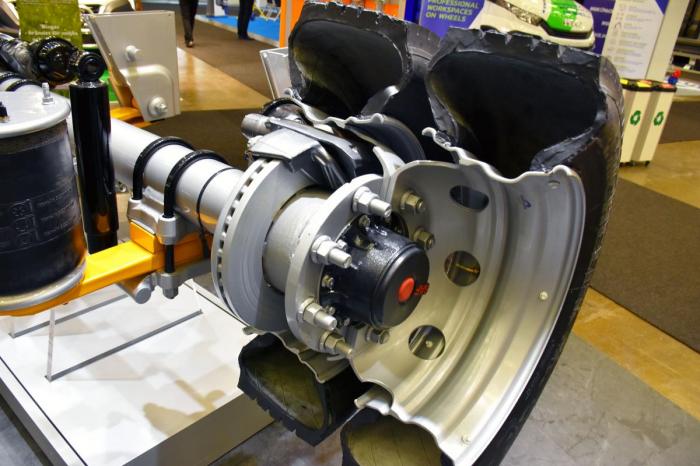 Utstyrsleverandøren SAF Holland hadde lagt stor flid i presentasjonen av sine løsninger. Foto: Stein Inge Stølen