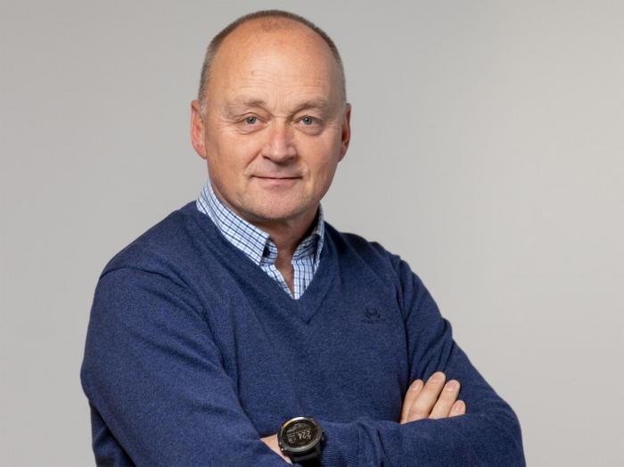 Fred Magne Skillebæk er redaktør for nettstedet Elbil24.no og har årelang erfaring som biljournalist. Han følger batteriutviklingen nøye. Foto: Aller Media