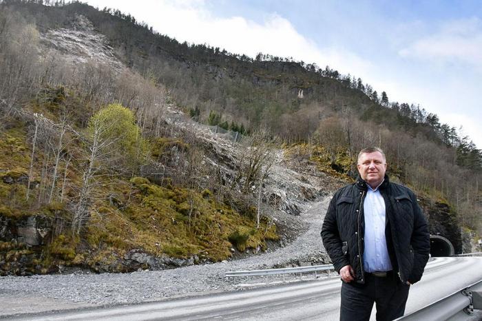 Dette er et svært vanlig syn i fjellsidene på E16 mellom Bergen og Voss. Nå krever NLF-direktør Geir A. Mo at utbedringsarbeidet på strekningen blir løftet inn i første NTP-planperiode. Foto: Stein Inge Stølen