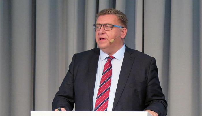 Geir A. Mo ble gjenvalgt for to nye år som styreleder for Trygg Trafikk på årsmøtet i april. Bildet er tatt i en annen anledning. Arkivfoto: NLF