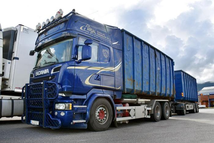 Henrik kjører en Scania R580 6x4 fra 2015 med Euro VI-teknologi. Foto: Stein Inge Stølen