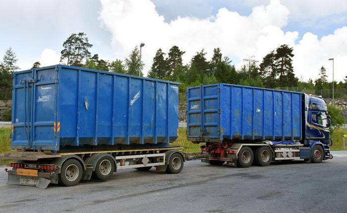 Å kjøre containere fører med seg et særskilt lastesikringsansvar. Henrik bruker alltid kjetting i forkant som en ekstra forsikring. Foto: Stein Inge Stølen