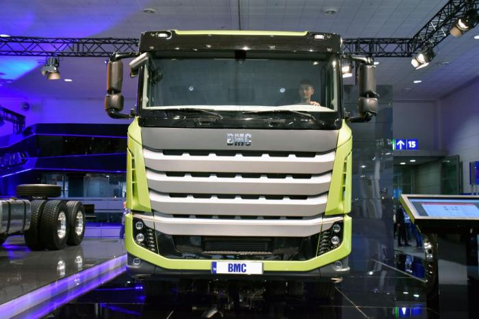 Ford Otosan var ikke den eneste tyrkeren på IAA. Her er BMC, med sine lett gjenkjennelige frontpartier serverte en lang rekke Euro VI-lastebiler med manuell girkasse. Foto: Stein Inge Stølen