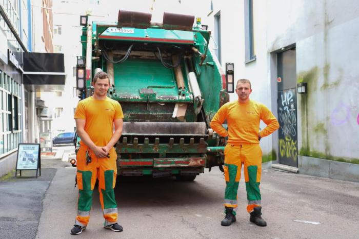 Roland og Mandas mener el-sparkesyklene skaper utfordringer for de som kjører lastebil i Oslo. Foto: André Kjernsli