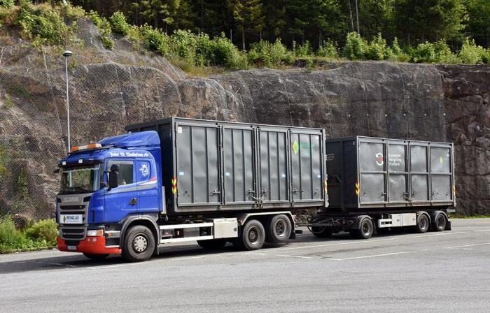 Jannike kjører gjenvinningsmateriale fra sørlandet og helt opp til Gudbrandsdalen. Foto: Stein Inge Stølen