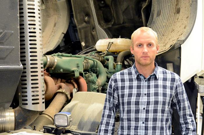 STORE KONSEKVENSER: Å chiptrimme en lastebil eller å gjøre endringer i bilenes AdBlue anlegg kan få svært store og alvorlige økonomiske konsekvenser for bileieren, forteller Karstein Ahlin i Volvo. Foto: Jan Harry Svendsen