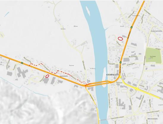 Kartet viser omkjøringsveg for personbiler og oppstillingsplass for tungbiler mens bruflyttinga pågår på Storslett 2. november. Illustrasjon: Statens vegvesen.