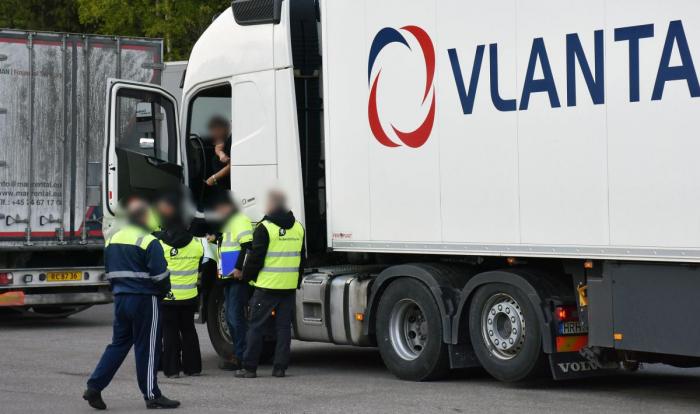 Lenge har tunge kriminelle aktører fått nyte godt av et nærmest fritt spillerom i transportnæringen. Nå vil Vegvesenets krimsjef etablere en reell trussel mot disse aktørene. Foto: Stein Inge Stølen