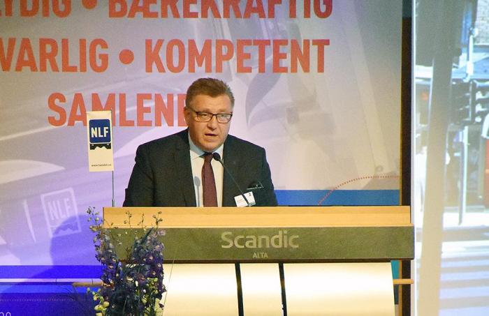 Under NLFs landsmøte i Alta tidligere i år var utbygging av døgnhvileplasser et viktig tema. NLF-direktør Geir A. Mo tok med seg budskapet videre til politikerne under Arendalsuka i sommer. Foto: Stein Inge Stølen