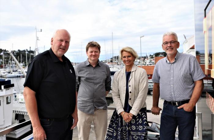 ET GJENTAKENDE TEMA: Kjøretøygodkjenning har vært en gjenganger for NLF i flere år – og var hovedtema under Arendalsuka i 2021. Fra venstre: Tore Velten (NLF), Espen Andersson og Bodil Rønning Dreyer (Statens vegvesen), og Dag Nordvik (NLF).  Foto: André Kjernsli