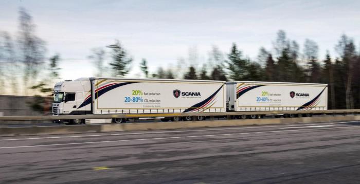 PÅ E4: Strekningen fra Södertälje til Helsingborg er på over 500 kilometer. Det er vel ingen tvil om at E4 holder en høyere standard enn gjennomsnittsveien både i Norge og Sverige. Foto: Scania