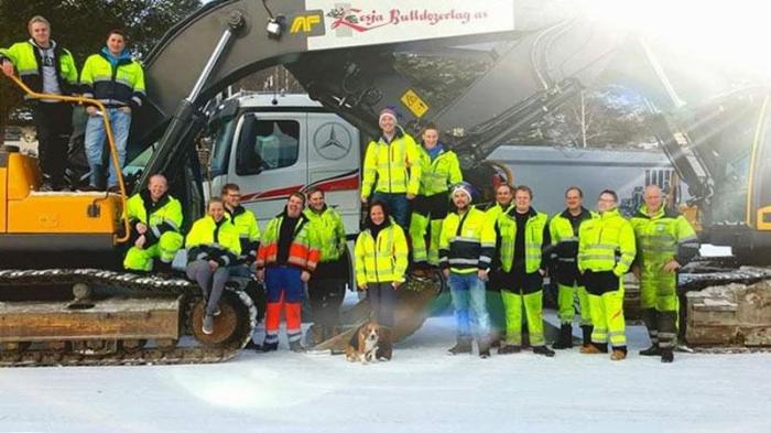 Hele «storfamilien» i Lesja Bulldozerlag samlet. Foto: Privat