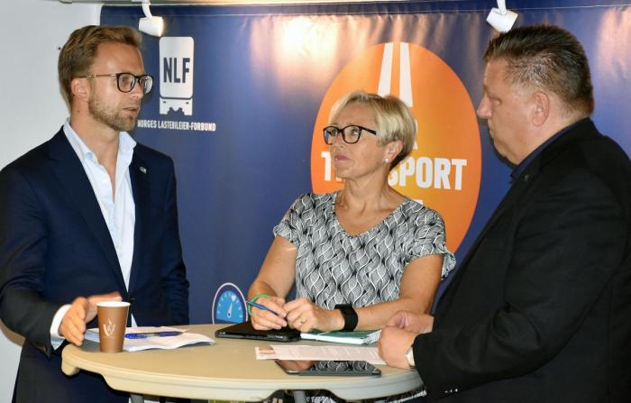 I en samtale styrt av NLF-direktør Geir A. Mo ble Astrup, Navarsete, Bjørnstad og Myrli utfordret på viktige transportrelaterte spørsmål. Foto: Stein Inge Stølen