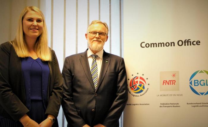 NLFs Jan-Terje Mentzoni vil fungere som direktør for NLA under prosessen med å ansette ny. Her sammen med NLAs praktikant Angelica Armstrong. Foto: Claus Perregaard, DTL