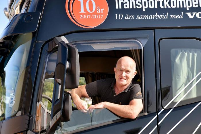 Arnfinn må innrømme at han trivdes godt bak rattet på Volvoen. Men ikke alt var perfekt. Foto: Stein Inge Stølen