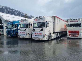 MANGE SOM DELTOK: Rundt 70-80 biler var med på å danne en 4,2 kilometer lang konvoi.